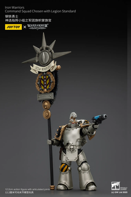 Коллекционная фигура Избранного Железных Воинов с Штандартом Легиона Warhammer: The Horus Heresy Iron Warriors Command Squad Chosen with Legion Standard 1/18