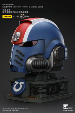 Колекційний шолом Лейтенанта Тітуса з підставкою Warhammer 40,000: Space Marine 2 Ultramarines Lieutenant Titus' MKX Wearable Helmet Replica with stand