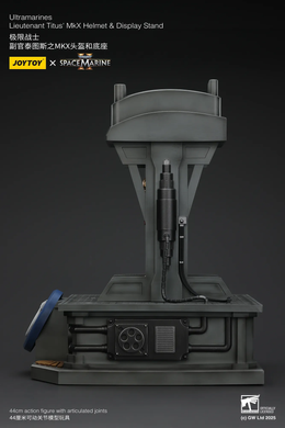 Колекційний шолом Лейтенанта Тітуса з підставкою Warhammer 40,000: Space Marine 2 Ultramarines Lieutenant Titus' MKX Wearable Helmet Replica with stand