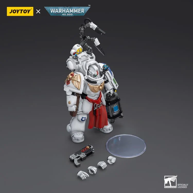 Коллекционная фигура Апотекарий Ультрамаринов Warhammer 40K Ultramarines Apothecary Biologis 1/18