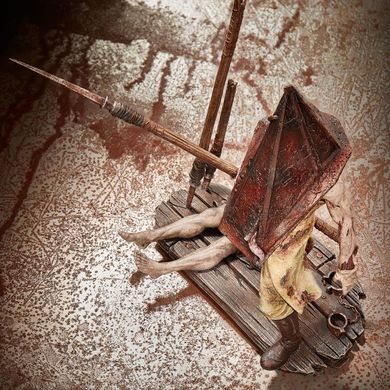 Коллекционная фигура Пирамидоголовый Silent Hill 2 Red Pyramid Thing Limited Edition Statue