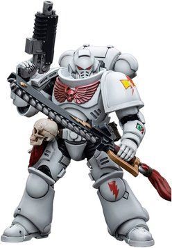 Коллекционная фигура пехотинец Белых Шрамов Warhammer 40k White Scars Assault Intercessor Brother Batjargal JoyToy 1/18