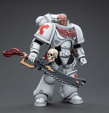 Колекційна фігура піхотинець Білих Шрамів Warhammer 40k White Scars Assault Intercessor Brother Batjargal JoyToy 1/18