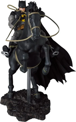 Колекційна фігура Бетмен та кінь Batman: The Dark Knight Returns MAFEX No.205 Batman & Horse