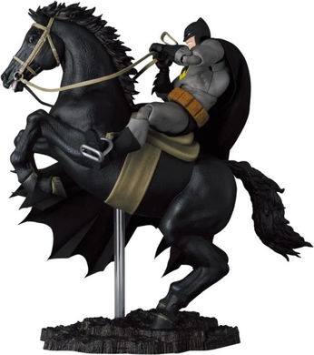 Коллекционная фигура Бэтмен и конь Batman: The Dark Knight Returns MAFEX No.205 Batman & Horse