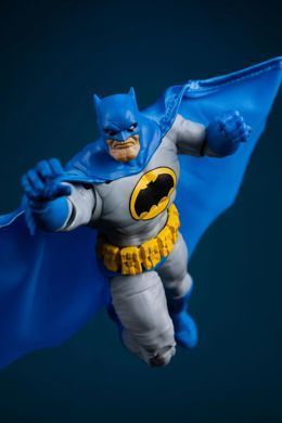 Коллекционная фигура Бетмен : Возвращение Темного Рыцаря Batman: The Dark Knight Returns DC Multiverse Batman