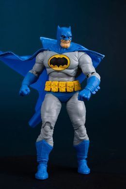 Коллекционная фигура Бетмен : Возвращение Темного Рыцаря Batman: The Dark Knight Returns DC Multiverse Batman