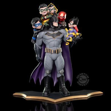 Коллекционная фигура Бэтсемья Batman "Family" Q-Master   DC