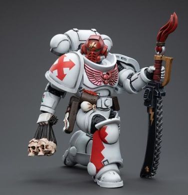 Коллекционная фигура Сержант Белых Шрамов JoyToy 1/18 Warhammer 40K White Scars Assault lntercessor Sergeant Tsendbaatar