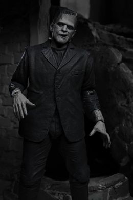 Колекційна фігура Монстр Франкенштейна NECA Universal Monsters Ultimate Frankenstein's Monster (Black & White)