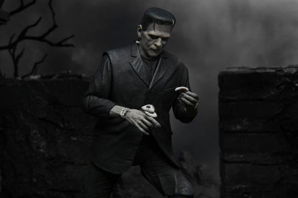 Колекційна фігура Монстр Франкенштейна NECA Universal Monsters Ultimate Frankenstein's Monster (Black & White)