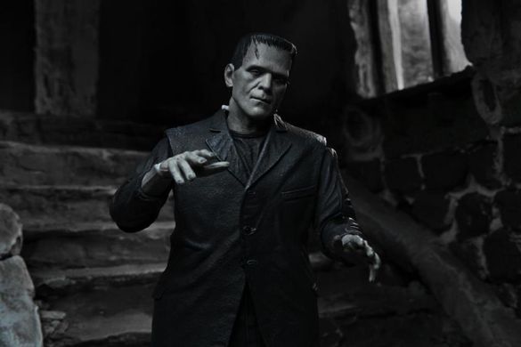 Колекційна фігура Монстр Франкенштейна NECA Universal Monsters Ultimate Frankenstein's Monster (Black & White)